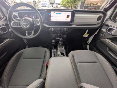 2025 Jeep Wrangler — photo 12 view