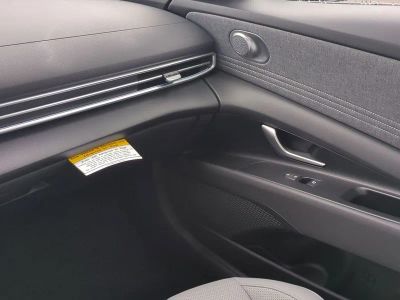 2026 Hyundai ELANTRA — photo 18 view