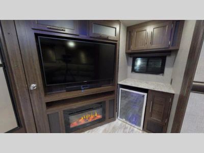 2021 CrossRoads RV Zinger — rear three-quarter view