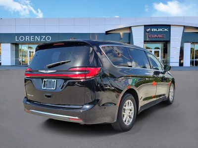 2024 Chrysler Pacifica — detail view