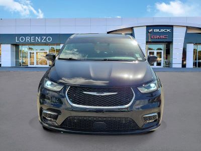 2024 Chrysler Pacifica — side profile view