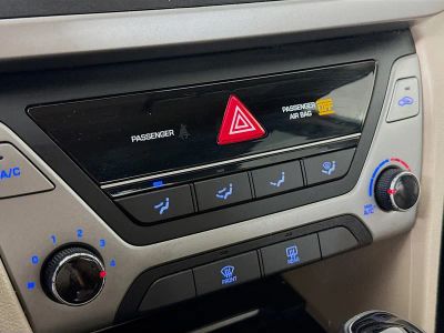 2018 Hyundai Elantra — photo 14 view