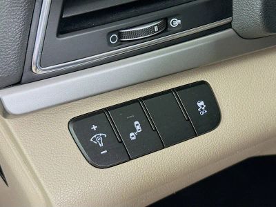 2018 Hyundai Elantra — photo 8 view