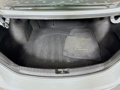 2018 Hyundai Elantra — photo 28 view