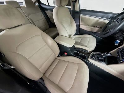 2018 Hyundai Elantra — photo 30 view