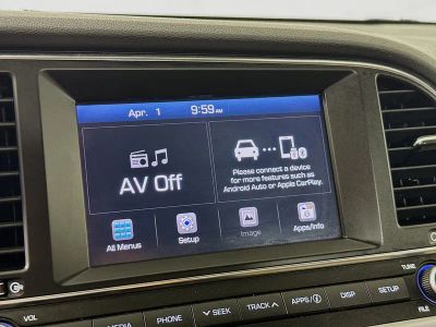 2018 Hyundai Elantra — photo 13 view