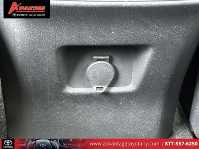 2023 Toyota RAV4 - Photo 17