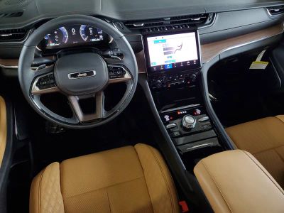 2025 Jeep Grand Cherokee — photo 12 view