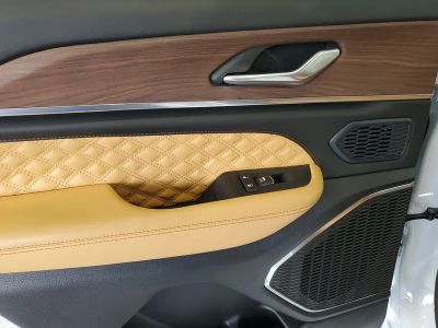 2025 Jeep Grand Cherokee — photo 13 view