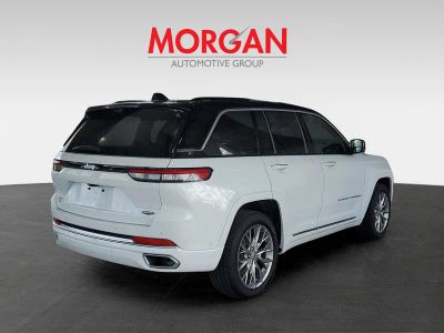 2025 Jeep Grand Cherokee — side profile view