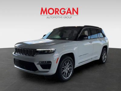 2025 Jeep Grand Cherokee — interior view