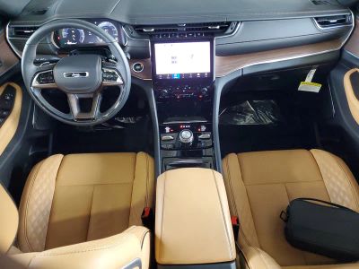 2025 Jeep Grand Cherokee — photo 11 view