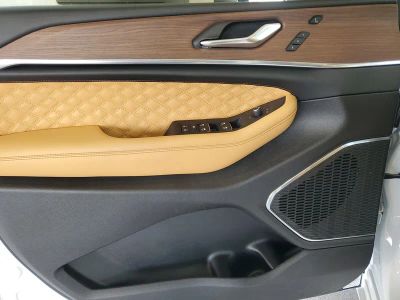 2025 Jeep Grand Cherokee — photo 14 view