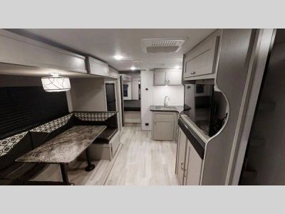 2021 Prime Time RV Tracer — front three-quarter view