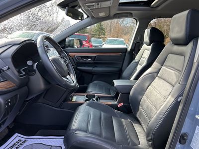 2022 Honda CR-V Touring — photo 13 view