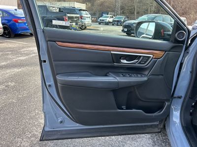 2022 Honda CR-V Touring — photo 12 view