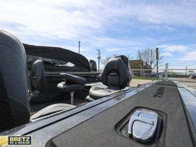 2026 TRACKER Targa - Photo 14