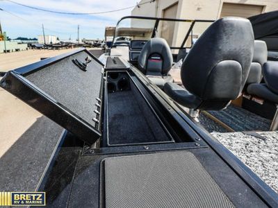 2026 TRACKER Targa - Photo 16