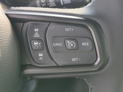 2025 Jeep Wrangler — photo 28 view