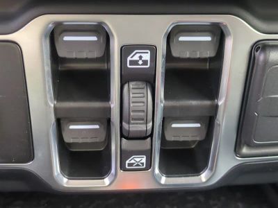 2025 Jeep Wrangler — photo 26 view
