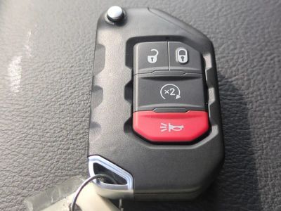 2025 Jeep Wrangler — photo 32 view