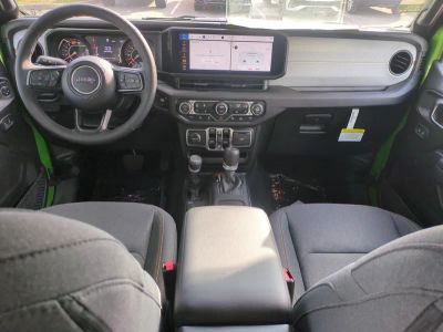 2025 Jeep Wrangler — photo 17 view