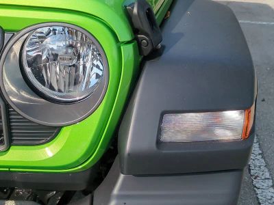 2025 Jeep Wrangler — photo 10 view
