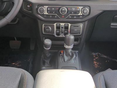 2025 Jeep Wrangler — photo 21 view