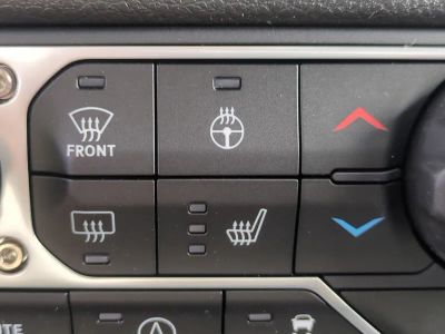 2025 Jeep Wrangler — photo 25 view