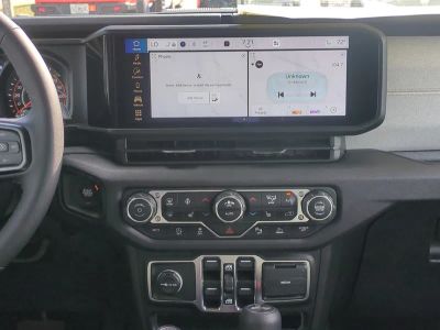 2025 Jeep Wrangler — photo 20 view