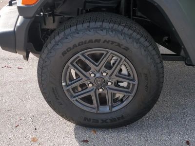 2025 Jeep Wrangler — photo 11 view