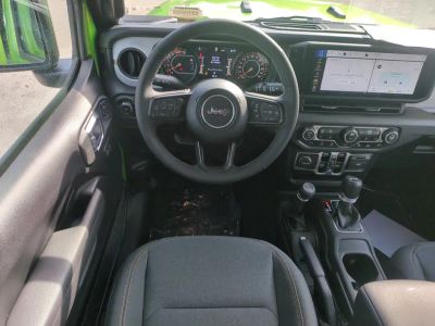 2025 Jeep Wrangler — photo 18 view