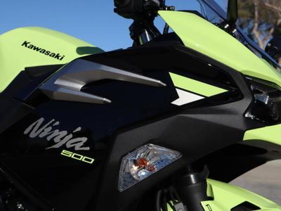 2026 Kawasaki Ninja 500 ABS Metallic Yellowish Green/Ebony - Photo 9
