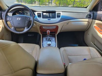 2012 Hyundai Genesis — photo 12 view