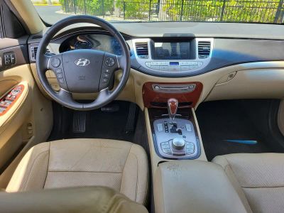2012 Hyundai Genesis — photo 13 view