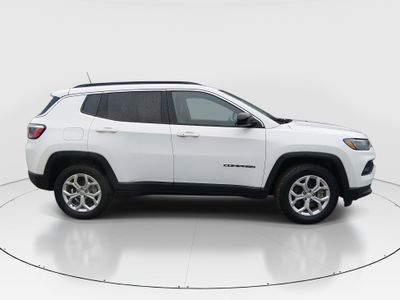 2024 Jeep Compass — photo 8 view