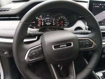 2024 Jeep Compass — photo 12 view