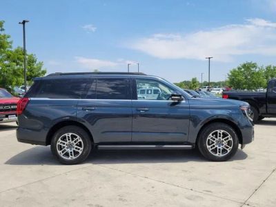 2025 Ford Expedition — side profile view