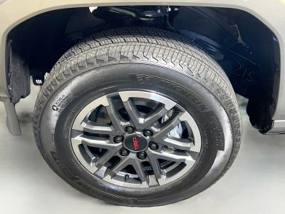 2025 Toyota Tacoma — photo 11 view