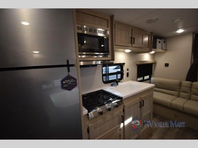 2026 Coachmen RV Catalina Summit Series 8 - Photo 16