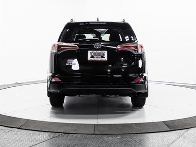 2018 Toyota RAV4 — photo 8 view