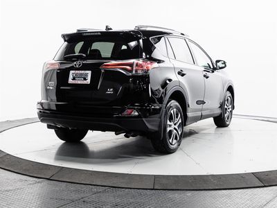 2018 Toyota RAV4 — photo 10 view