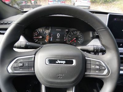 2024 Jeep Compass — photo 12 view