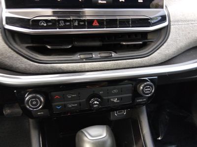 2024 Jeep Compass — photo 13 view