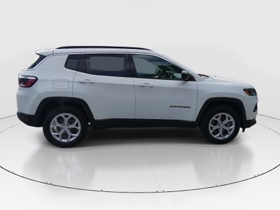 2024 Jeep Compass — photo 8 view