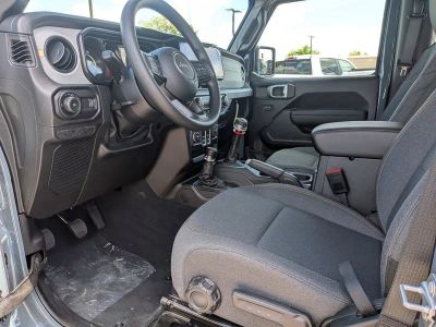 2026 Jeep Wrangler — photo 16 view