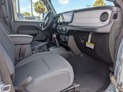 2026 Jeep Wrangler — photo 17 view