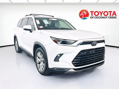2025 Toyota Grand Highlander Limited in Pearl — front three-quarter view