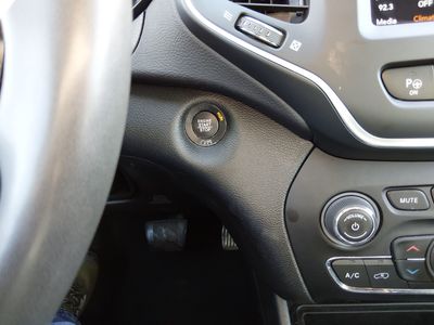 2023 Jeep Cherokee - Photo 13