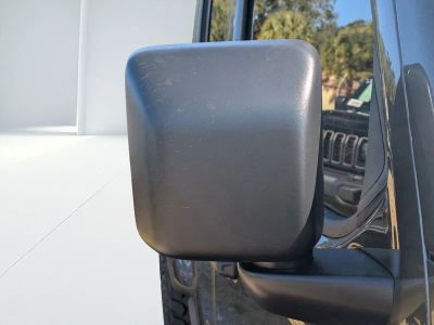 2026 Jeep Gladiator — photo 10 view